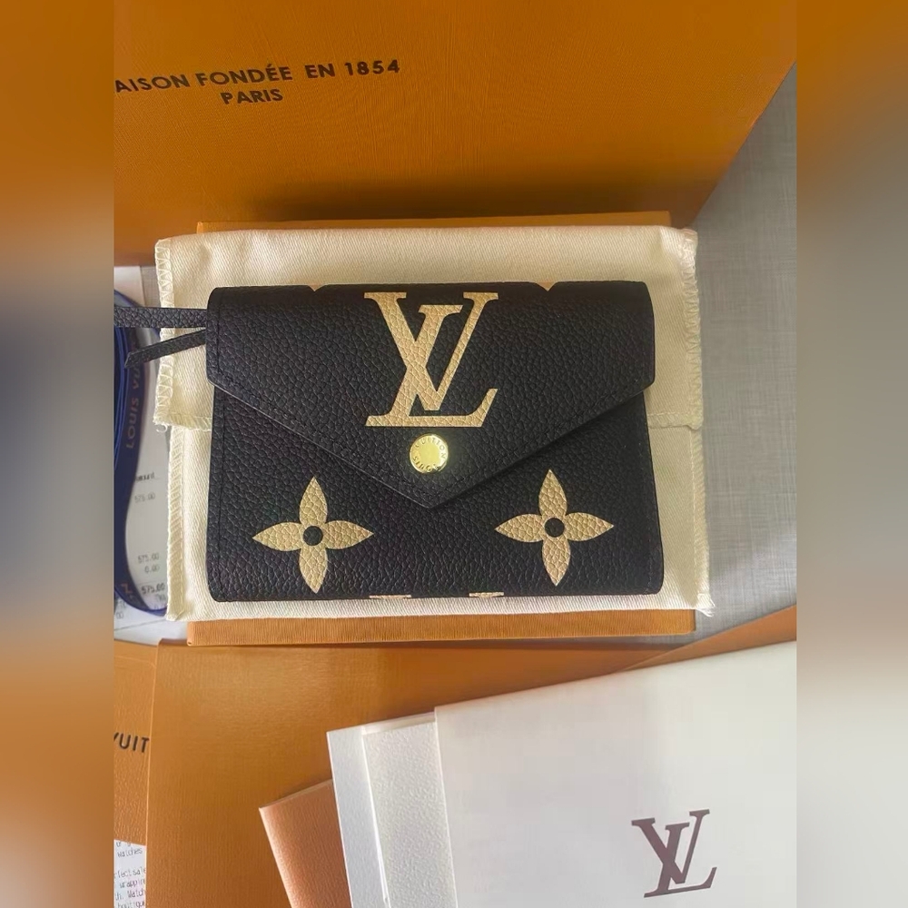 Louis Vuitton Victorine Wallet - Picture 2 of 11